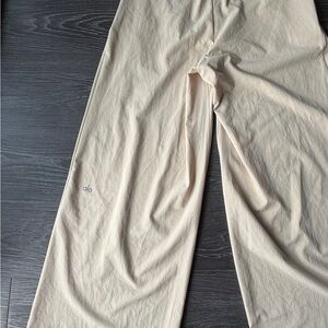 ALO women’s Beige pant
